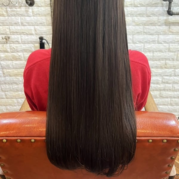 オリーブベージュ ナチュラルストレート 髪質改善 ロング|atelier mim