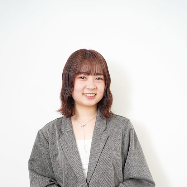 eclat hair’s BEAU group【エクラ ヘアーズ ボウ グループ】のスタッフ紹介。田中 梨緒