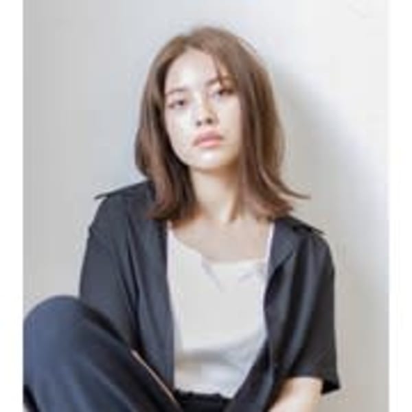 簡単スタイリング×切りっぱなしロブ(白髪染め可)|Laedi