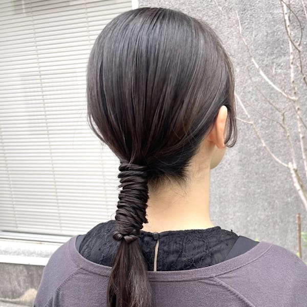 ロング黒髪タイトローポニー
