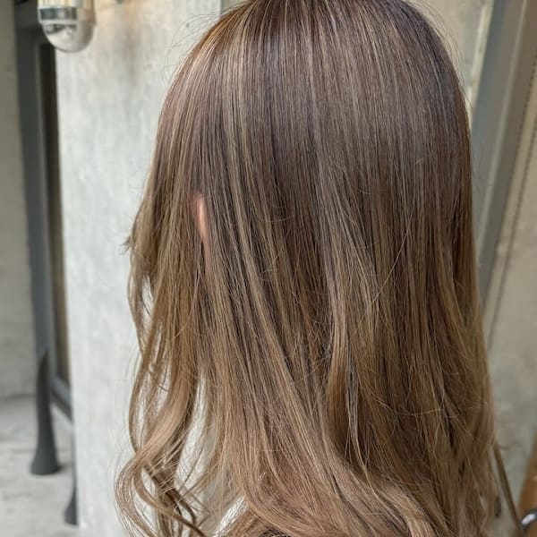 ハイトーンカラー×ハイライト×グレージュ