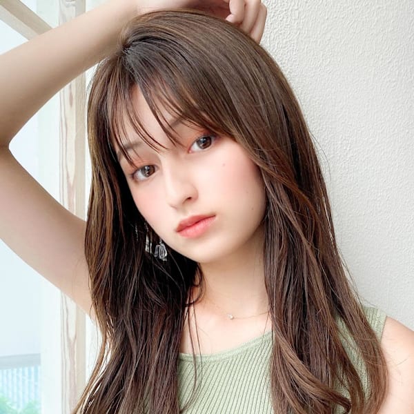 暗髪でも出せるこなれ感フェイスレイヤー×ナチュラルセミロング