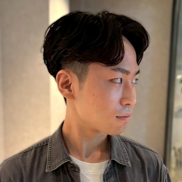 センターパート フェザーパーマ ツーブロック 韓国風パーマ|Men's Salon bloc