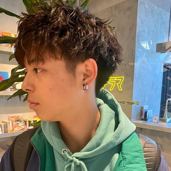 ツイストスパイラルパーマ ツーブロック 眉毛カット 20代