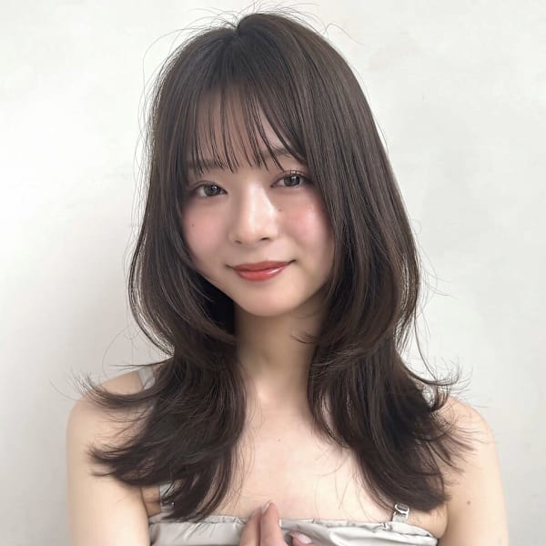 ミディアムレイヤー/顔まわりカット/ブリーチなしカラー|ZACC raffine【ザック ラフィネ】