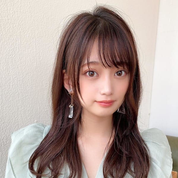 暗髪でも出せるこなれ感フェイスレイヤー×ナチュラルセミロング