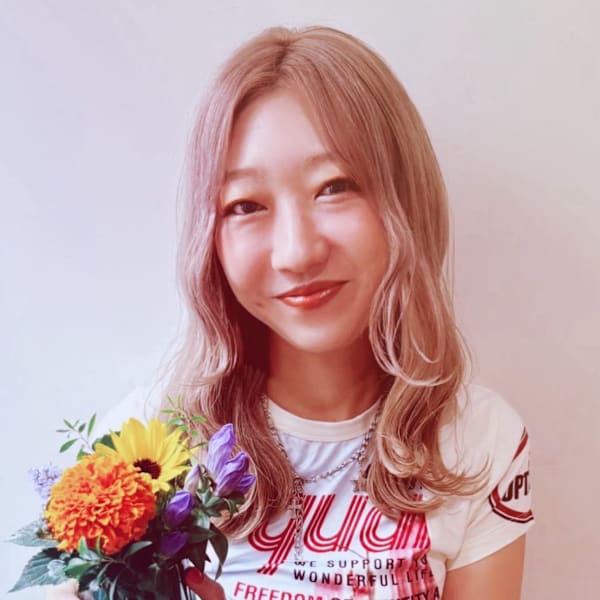 hair+resort lagoon【ヘアリゾートラグーン】のスタッフ紹介。阿部　春菜