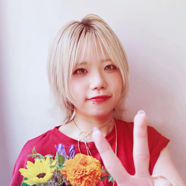 hair+resort valentine【ヘアリゾートバレンタイン】のスタッフ紹介。萩原　里々加