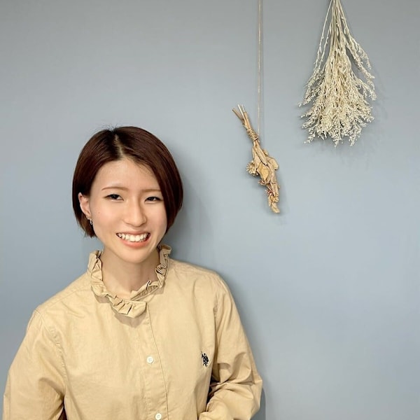 髪質改善サロンL'oiseau Bleu museum千早店【カミシツカイゼンサロンロアゾブルーミュージアムチハヤテン】のスタッフ紹介。AYAKA
