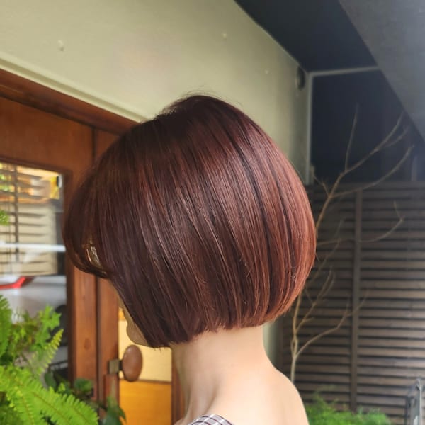 艶カラーで叶う、まとまる大人の丸みボブ