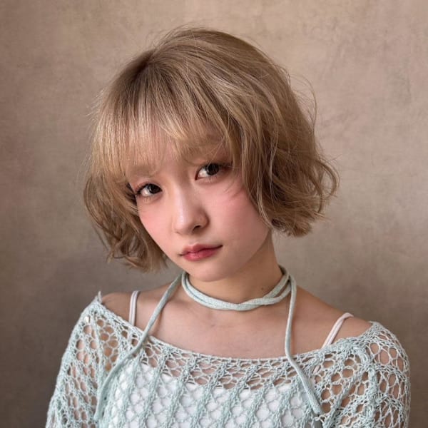 透明感ミルクティーベージュ×ミニボブ