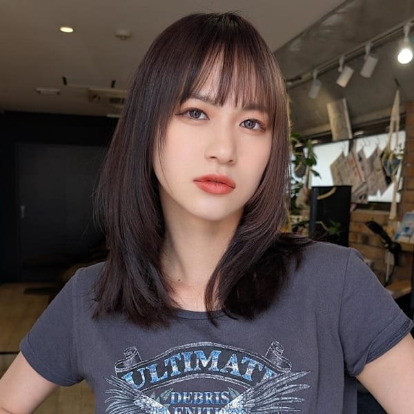 シースルーバングの艶感レイヤーミディ