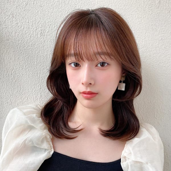 2wayバングでイメチェン顔まわりレイヤーのくびれヘアが人気