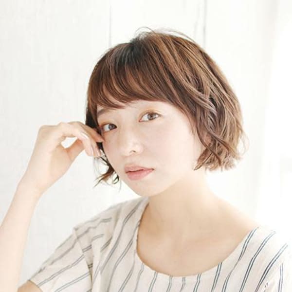 透け感バングの無造作カール|hair make nalu 荻窪西口 白山神社参道通り店