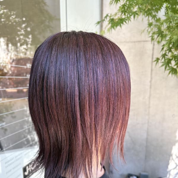 白髪を隠さない最新ハイライトヘアの魅力