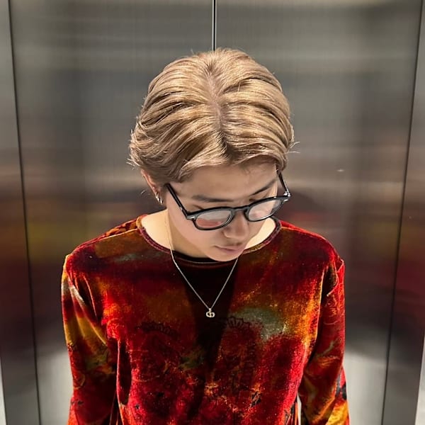 スモーキーベージュナチュラルスタイル|LOWRL 渋谷