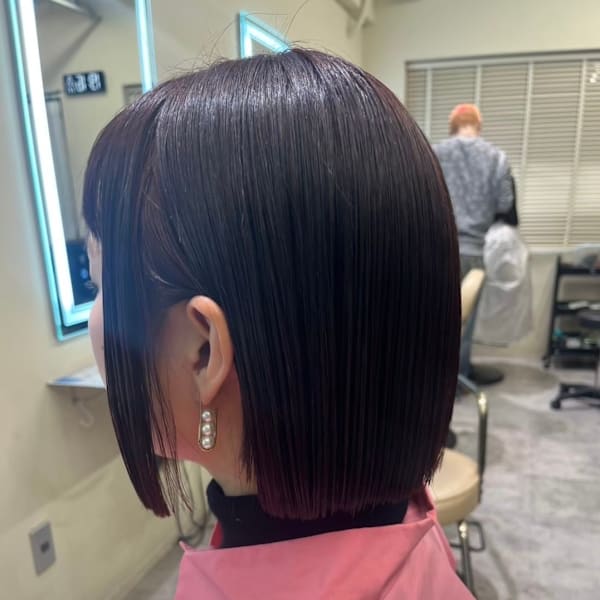 切りっぱなしボブ/縮毛矯正/ワインレッドカラー