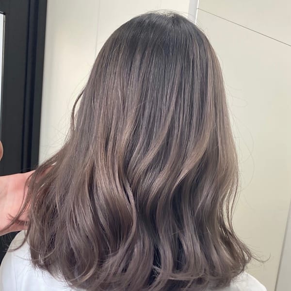 ピンクグレージュヘアカラー