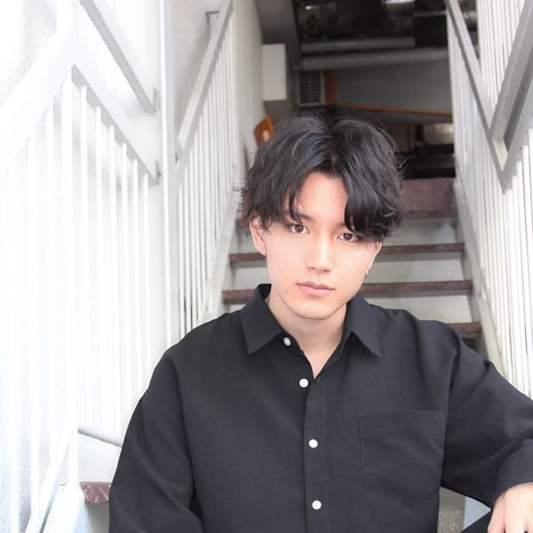 センターパートスタイリング