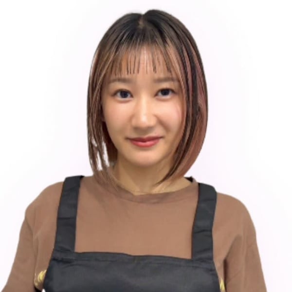 アイブロウサロン i'm 神戸三宮店【眉毛専門店】【アイブロウサロン アイム コウベサンノミヤテン】のスタッフ紹介。ウナ 