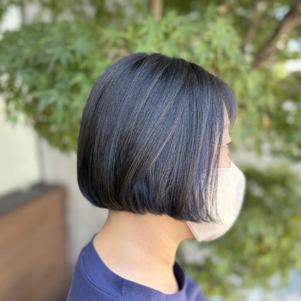 黒髪ボブに映えるネイビーの隠しカラー|EMU international 春日部本店