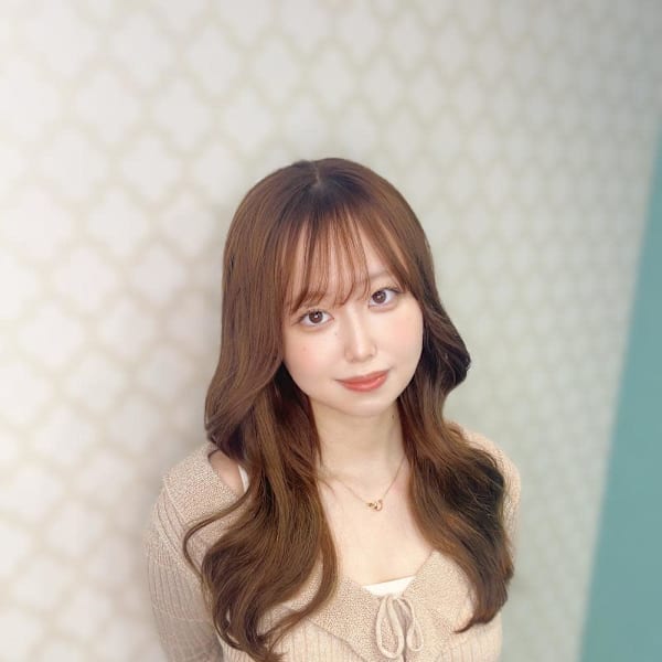 レイヤーカットの巻き髪