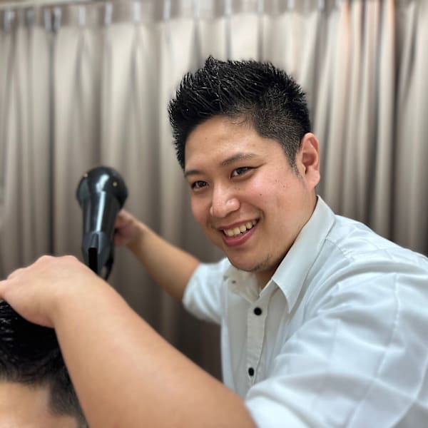 グレイスフルバーバー 赤坂見附店【グレイスフルバーバーアカサカミツケテン】のスタッフ紹介。大城 福嗣