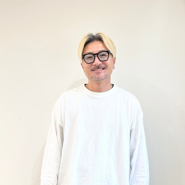 latte hair lemie【ラテ ヘア レミエ】のスタッフ紹介。a.kazuya