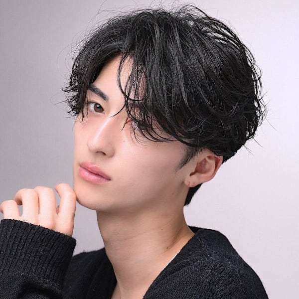ツーブロックシャープフェザー「センターパート」