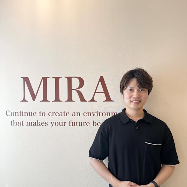 美髪改善専門美容室MIRA【ビハツカイゼンセンモンビヨウシツミラ】のスタッフ紹介。坪井