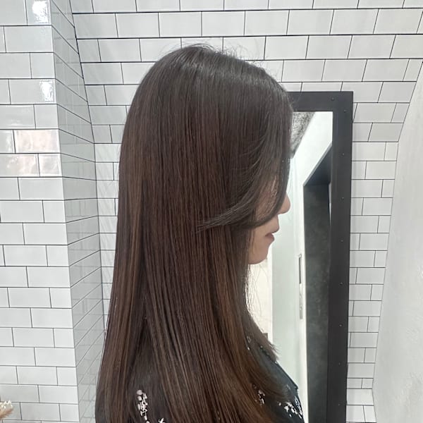 髪質改善ストレートで大人可愛いミディアム