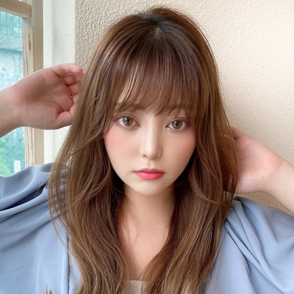 暗髪でも出せるこなれ感フェイスレイヤー×ナチュラルセミロング