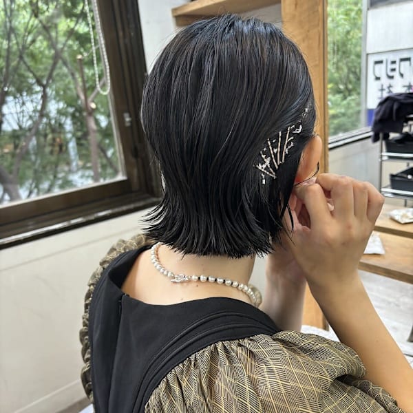 結婚式お呼ばれヘアアレンジ/切りっぱなしボブ/タイトヘア