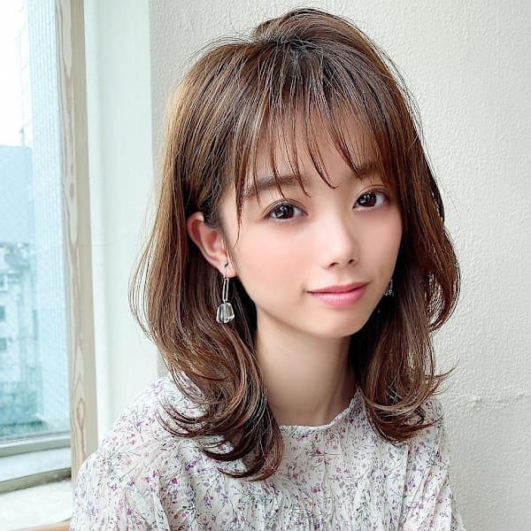 シースルーぱっつん前髪で結んでかわいいフェイスレイヤー