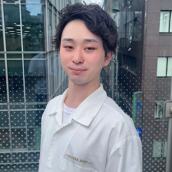 ヒロ銀座ヘアーサロン銀座一丁目店【ヒロギンザヘアーサロンギンザイッチョウメテン】のスタッフ紹介。飯塚大成（ビジネスカット、骨格調整カットお任せください！）