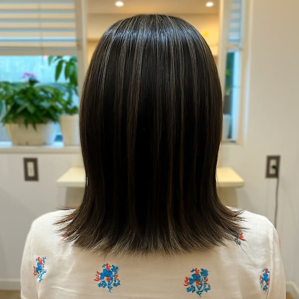 白髪ぼかしハイライトカラー 髪質改善 外ハネ ストレート|hair salon Rich 横須賀中央店