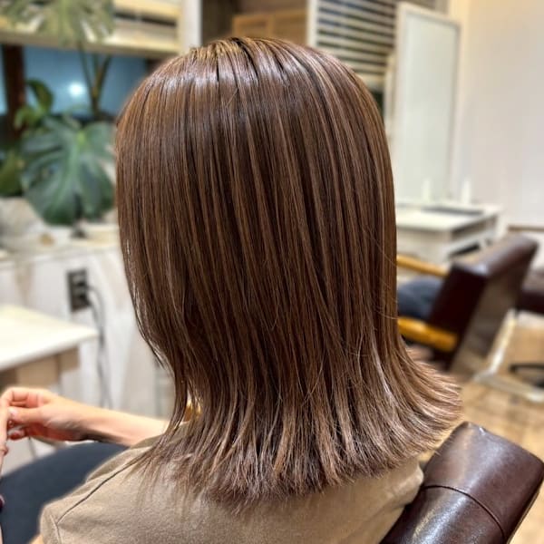 外ハネ チョコレートブラウン ハイライト 艶髪 20代|hair salon Rich 横須賀中央店