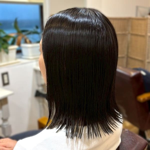 ストレート 髪質改善 外ハネ 黒髪 寒色カラー 艶髪 30代|hair salon Rich 横須賀中央店