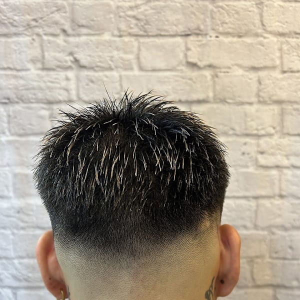 大人の品格と男前を強調するスキンフェード