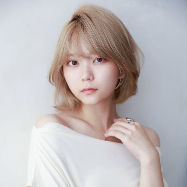 ミルクティーベージュ　デザインカラー　レイヤーボブ|Menon 茨木店