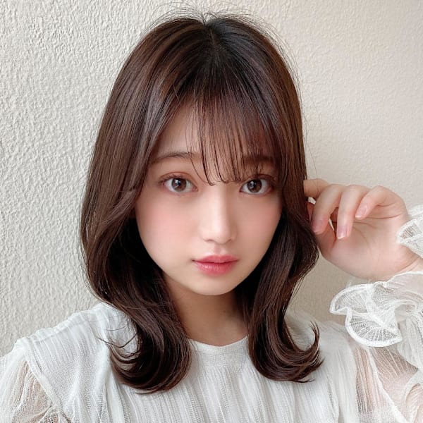 シースルーぱっつん前髪で結んでかわいいフェイスレイヤー