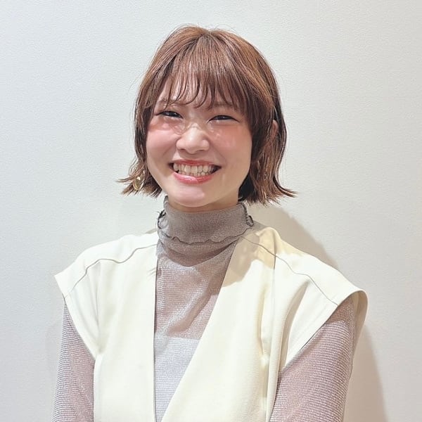 半個室 rire hair 香椎店【ハンコシツリールヘアーカシイテン】のスタッフ紹介。眞鍋 あかり