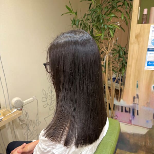 やわらかく自然にまとまる、ダメージレスな艶ストレート|Hair Room Nico