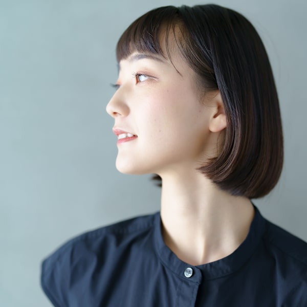 ショートバング後傾ボブ