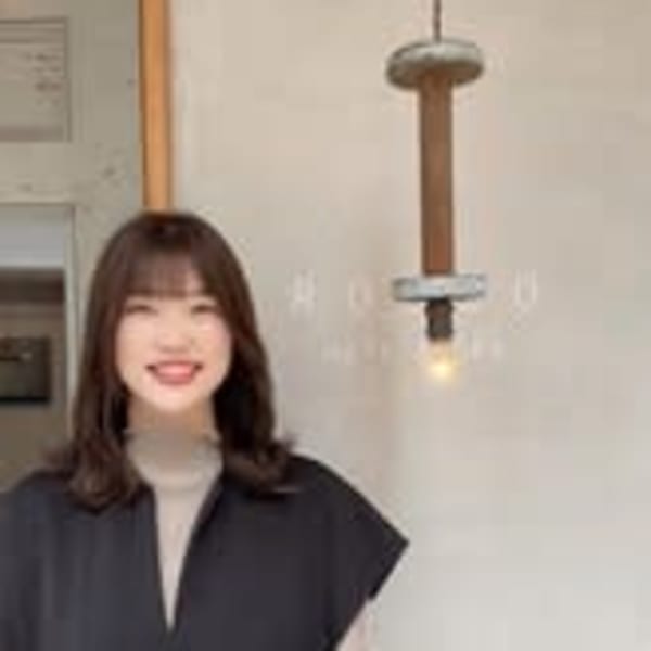 Rosso Hair&SPA 北千住店【ロッソヘアアンドスパキタセンジュテン】のスタッフ紹介。落合 桃瑠