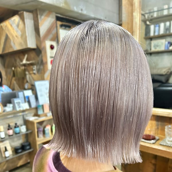 ホワイトシルバー×ハッシュボブ（切りっぱなしボブ）|enne  hair&organic