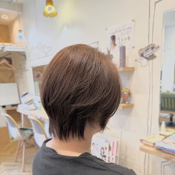 大人可愛いを引き出す【透明感カラー×美髪ショート】|Hair Room Nico