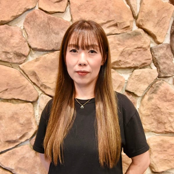 Lita Hair【リタヘアー】のスタッフ紹介。吉岡 悠子