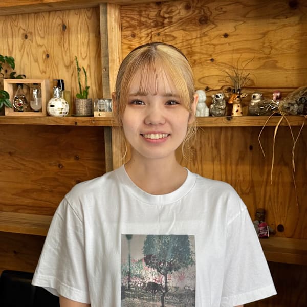 シカク【シカク】のスタッフ紹介。Shiina