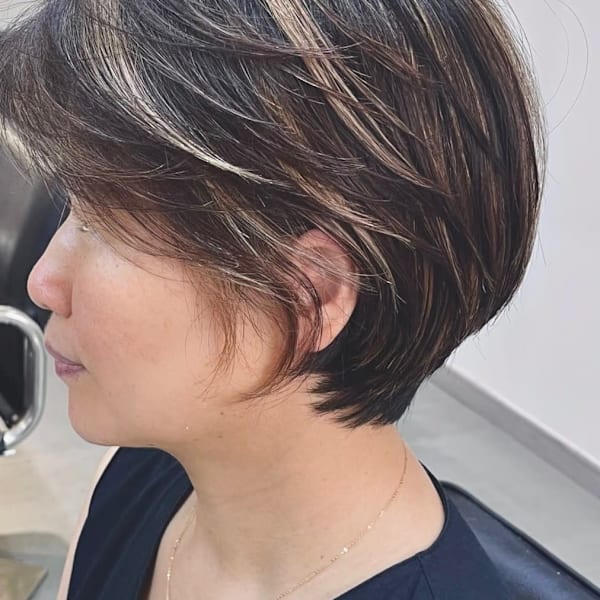 ショートの長さのレイヤースタイル